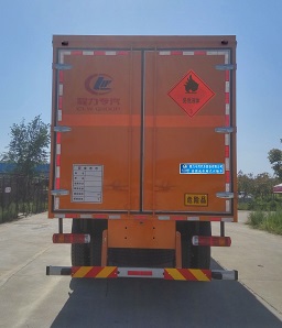 16噸福田歐曼易燃液體運輸車_3類危險品運輸車_CLW5250XRYB5型易燃液體廂式運輸車