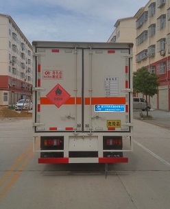 江鈴小型易燃液體運(yùn)輸車_3類危險(xiǎn)品運(yùn)輸車_CLW5041XRYJ5型易燃液體廂式運(yùn)輸車