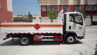 豪沃輕卡氣瓶運(yùn)輸車_4.1米鋼瓶運(yùn)輸車_2.1,2.2類小型危險(xiǎn)品運(yùn)輸車_CLW5044TQPZ5型氣瓶運(yùn)輸車