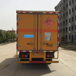 重汽豪沃民爆車(chē)_4.1米爆破物料車(chē)_藍(lán)牌雷管炸藥運(yùn)輸車(chē)_CLW5044XQYZ5型爆破器材運(yùn)輸車(chē)