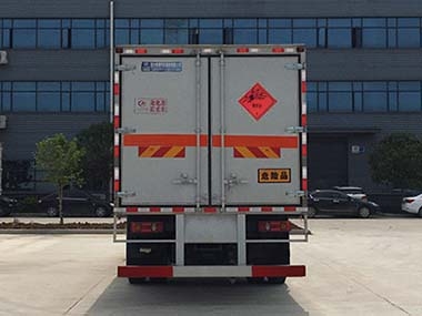 10噸東風(fēng)爆破器材運(yùn)輸車_6.6噸民爆物資運(yùn)輸車_CLW5180XQYD6型爆破器材運(yùn)輸車